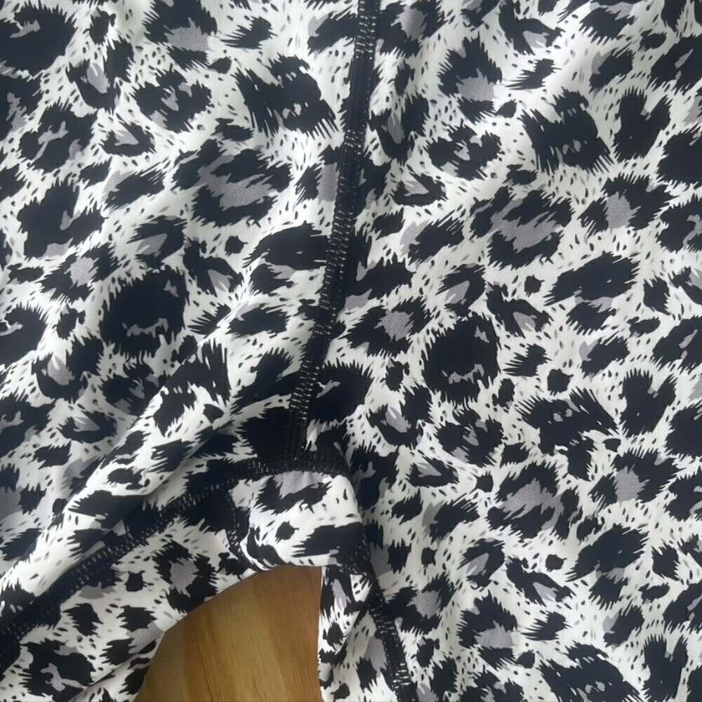 ** Zyia Pocket stash legging size 6-8 Medium black leopard active - Picture 8 of 10